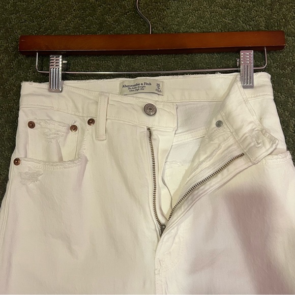 Abercrombie & Fitch
The Ankle Straight
Ultre High Rise - Picture 3 of 5